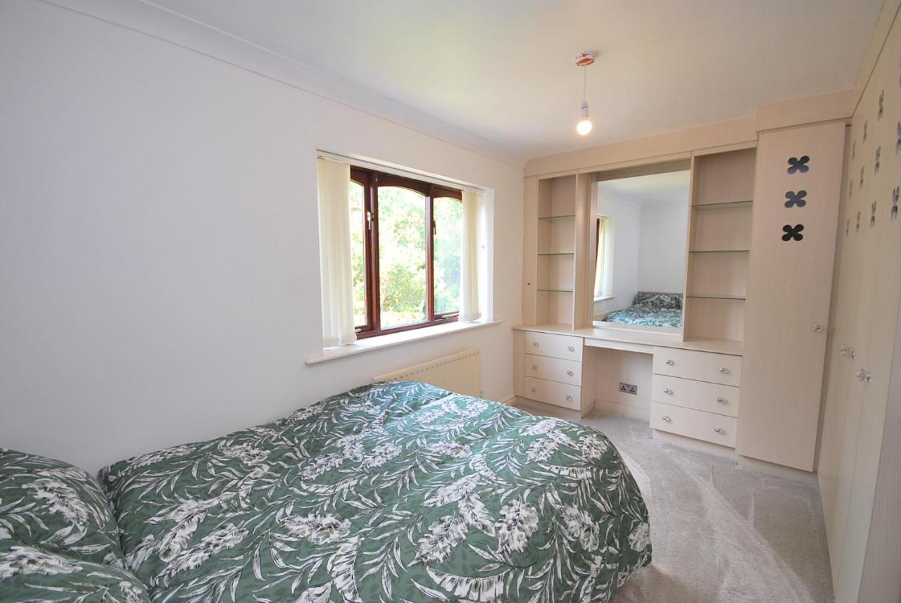Entire And Exclusive Four Bed Detached Villa Lostock Zewnętrze zdjęcie