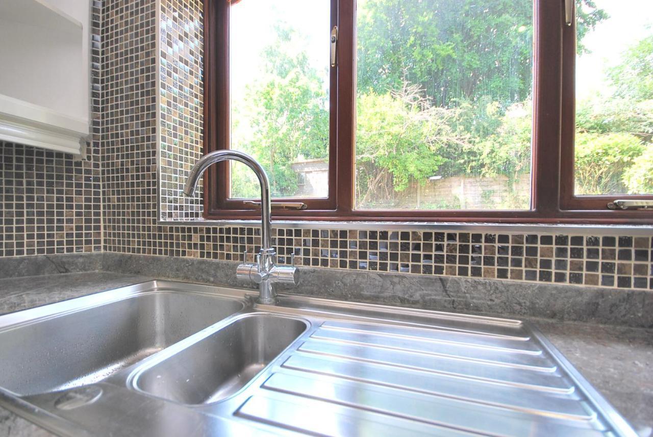 Entire And Exclusive Four Bed Detached Villa Lostock Zewnętrze zdjęcie