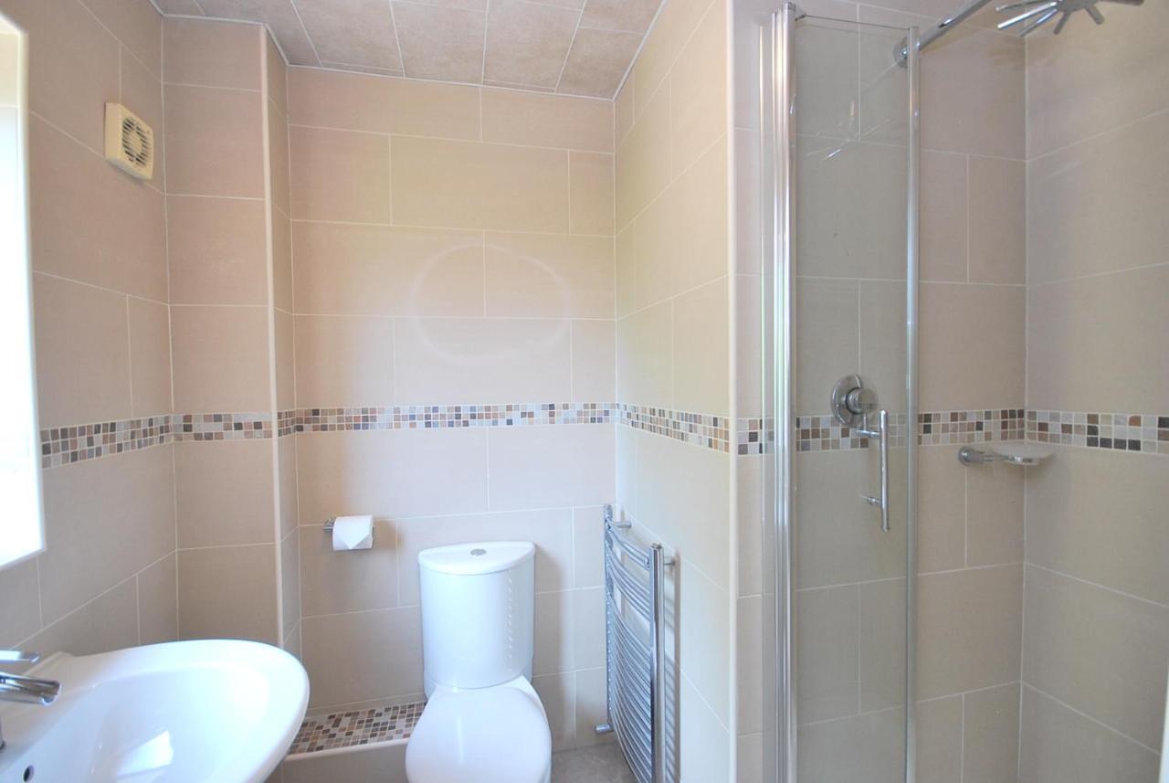 Entire And Exclusive Four Bed Detached Villa Lostock Zewnętrze zdjęcie
