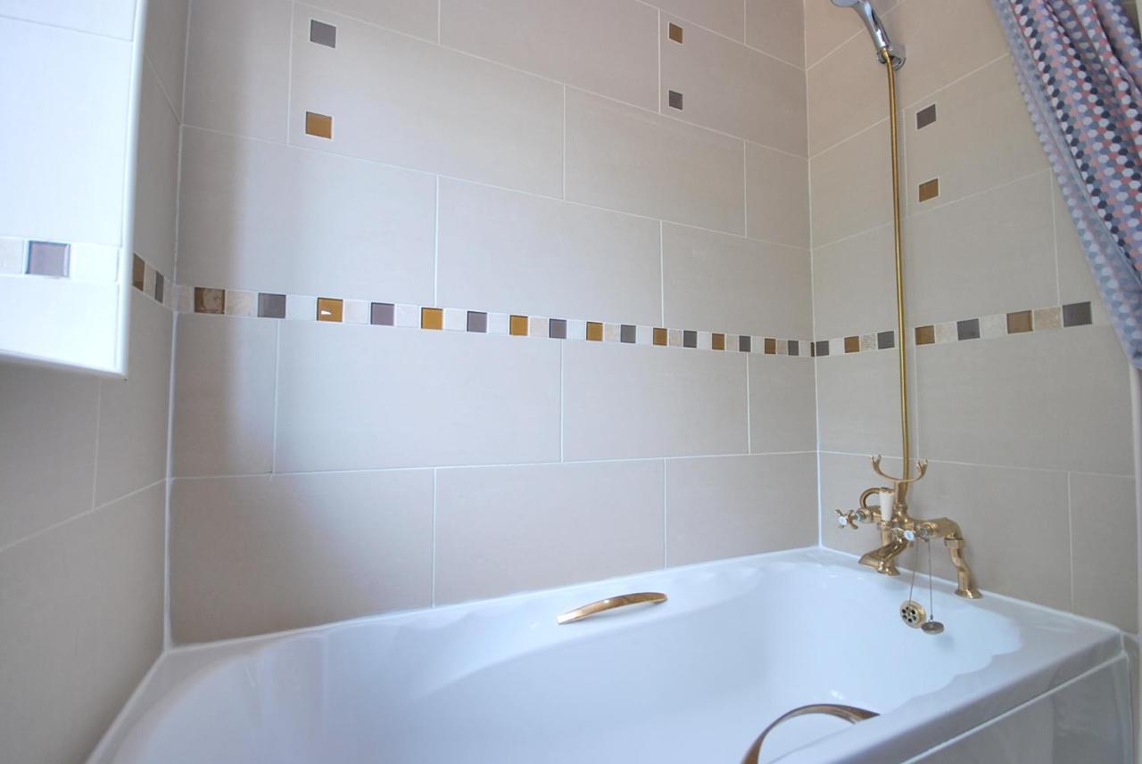 Entire And Exclusive Four Bed Detached Villa Lostock Zewnętrze zdjęcie