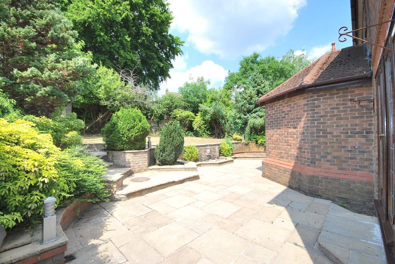 Entire And Exclusive Four Bed Detached Villa Lostock Zewnętrze zdjęcie