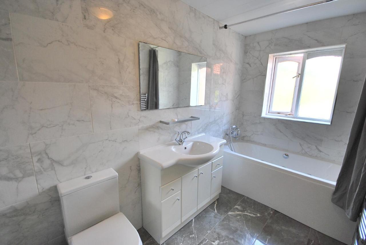 Entire And Exclusive Four Bed Detached Villa Lostock Zewnętrze zdjęcie